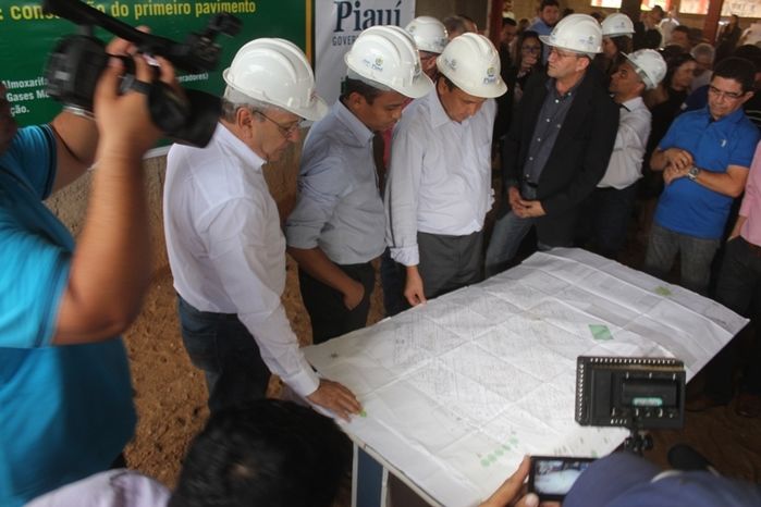 Governador e sua comitiva em Picos