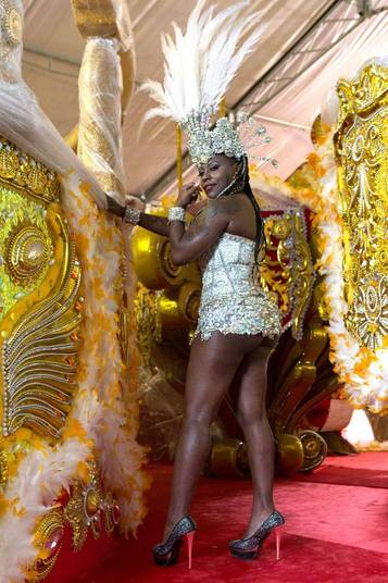 Pepê durante ensaio para o carnaval (Crédito: Fausto Saez/Divulgação)