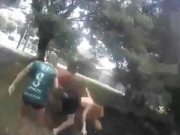 Vídeo flagrou o momento chocante em que uma mulher se vingou da amante do marido (Crédito: Reprodução)