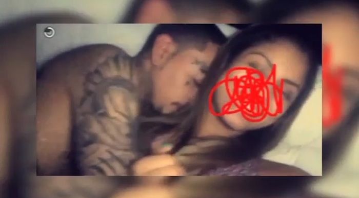 Casal troca carícias em aplicativo (Crédito: Reprodução)