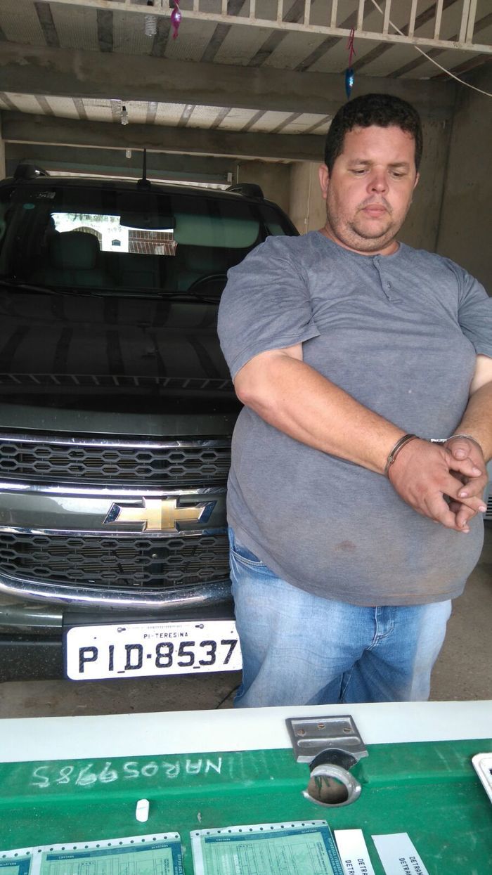 Um homem, ainda não identificado, foi capturado pela Polícia Civil