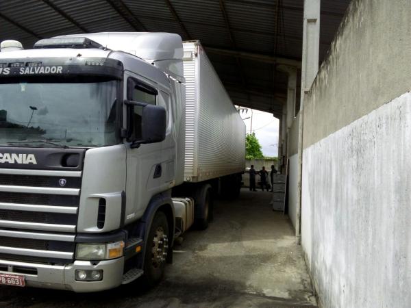 Caminhão apreendido pela Deccoterc