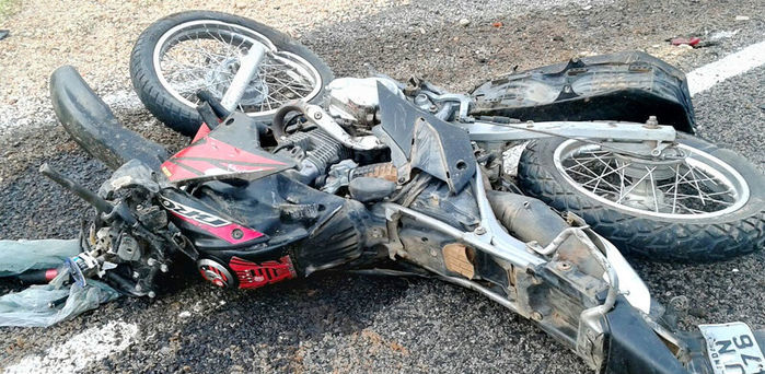 Veículo ficou praticamente destruído