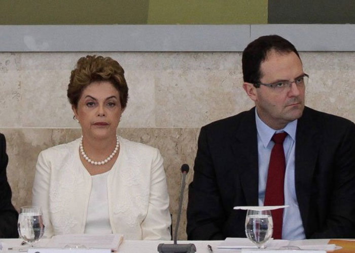 Dilma Rousseff e o ministro da Fazenda, Nelson Barbosa Leia mais sobre esse assunto em http://oglobo.globo.com/economia/medidas-de-incentivo-ao-credito-chegam-r-83-bilhoes-18562057#ixzz3yZd6jlCI © 1996 - 2016. Todos direitos reservados a Infoglobo Comunicação e Participações S.A. Este material não pode ser publicado, transmitido por broadcast, reescrito ou redistribuído sem autorização. (Crédito: O Globo )