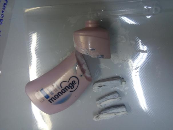 Droga encontrada em desodorante (Crédito: Reprodução)