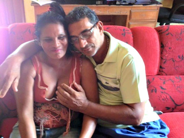 Foto do vereador com vizinha (Crédito: Maruca Portela/Arquivo Pessoal)