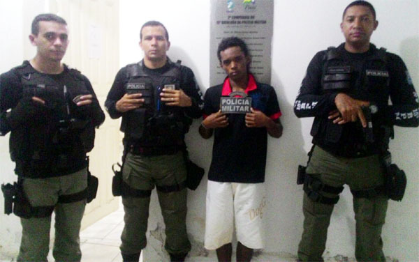 Policiais prendem Gilvan Cardoso de Macedo Filho (Crédito: Divulgação)