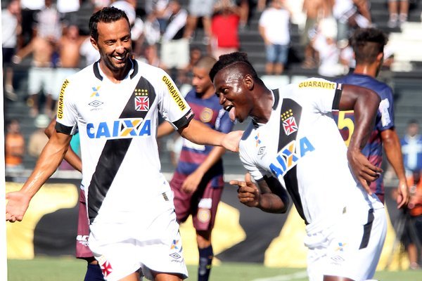 Vasco estreia com vitória no Carioca