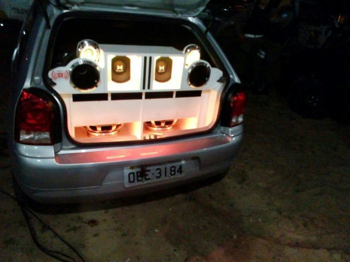 Carro com equipamento potente