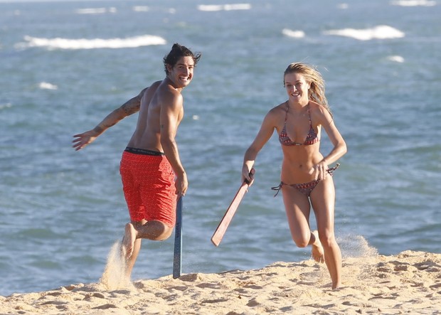 Pato e Fiorella Mattheis (Crédito: Agnews)