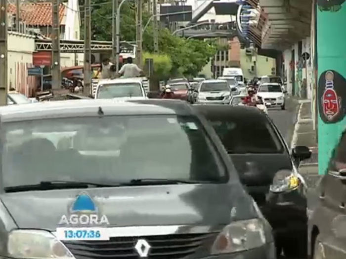 Veículos em Teresina (Crédito: Reprodução TV Meio Norte)