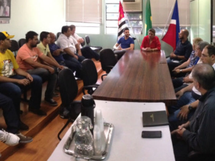 Reunião na prefeitura (Crédito: Divulgação )