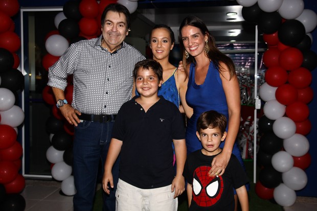 Lara Silva e Família (Crédito: Divulgação )
