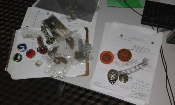 Três jovens são presos com LSD, cocaína e maconha na BR-407