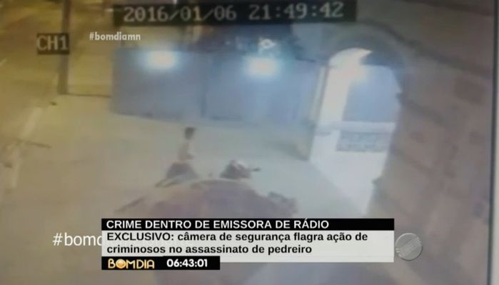 Segundo bandido entra rápido e com faca na mão (Crédito: Reprodução/TV Meio Norte)