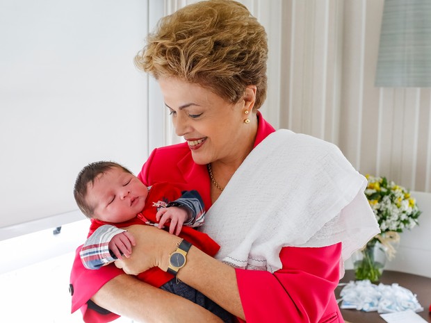 Presidente posa com o seu segundo neto (Crédito: Reprodução)