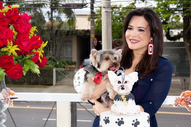Geisy Arruda fez festa para seu cachorro (Crédito: Ego)