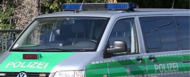 Pais são suspeitos de manter filho trancado em casa por 30 anos
