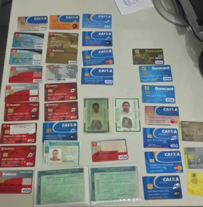 Ca~rtões encontrados com os três acusados (Crédito: Divulgação)