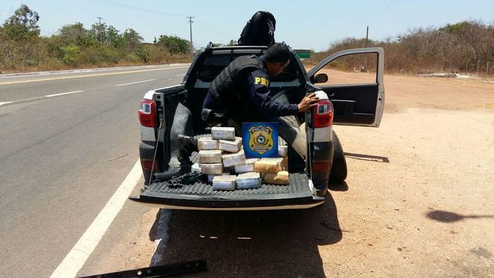 PRF apreende R$ 1 milhão em fundo falso de veículo no Piauí (Crédito: Divulgação/PRF)