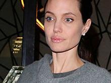 Angelina Jolie perde 4 quilos após separação de Brad Pitt