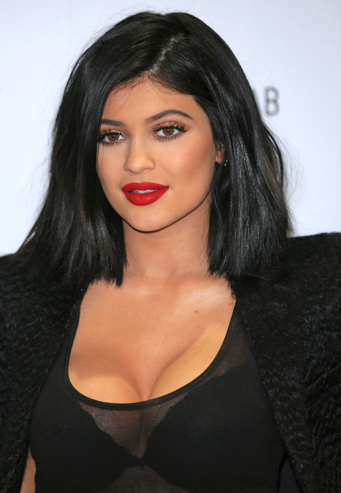 ‘Não queria ser uma má influência’, afirma Kylie Jenner sobre preenchimento labial