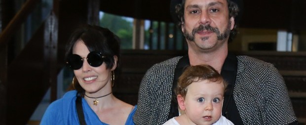 Filho de Alexandre Nero chama atenção em show infantil