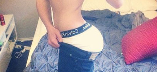 Jovem faz sucesso com belfies, fotos do próprio bumbum na web