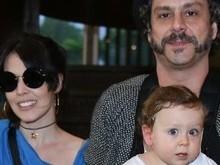 Filho de Alexandre Nero chama atenção em show infantil