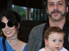 Filho de Alexandre Nero chama atenção em show infantil