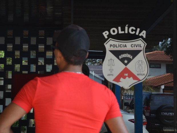 Jovem foi até a delegacia retirar queixa (Crédito: Reprodução )