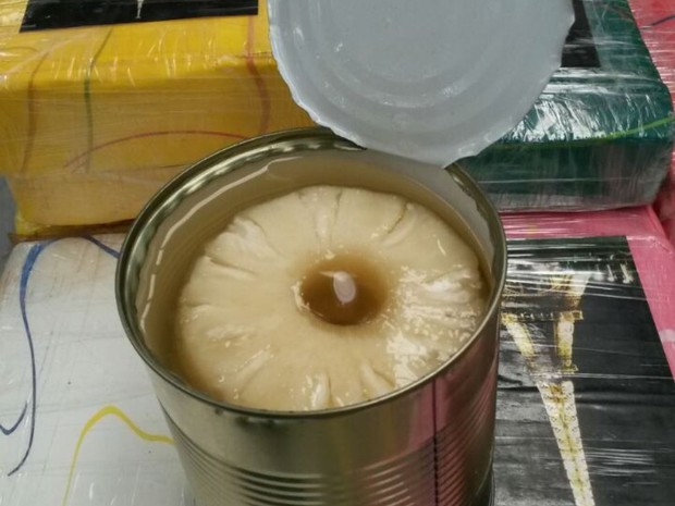 Cocaína estava em contêineres com abacaxi em calda (Crédito: Reprodução)