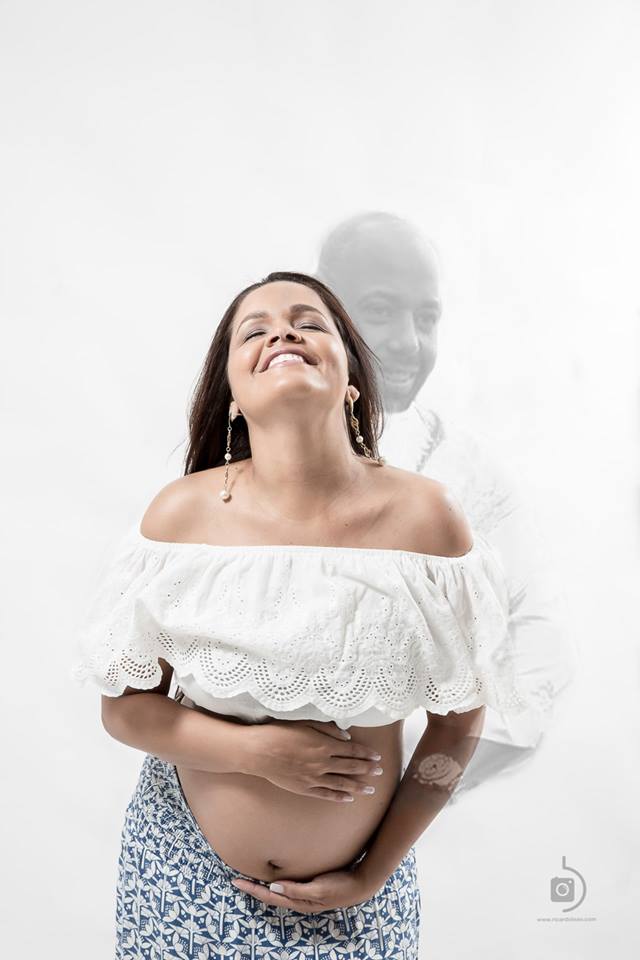 Em ensaio fotográfico da sua gravidez, viúca inclui imagem de marido morto