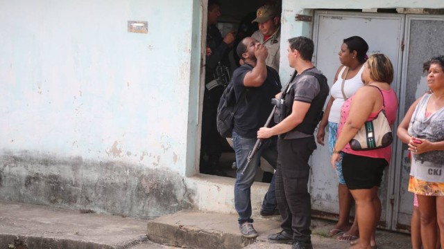 Família de PM é morta a facadas na Baixada Fluminense