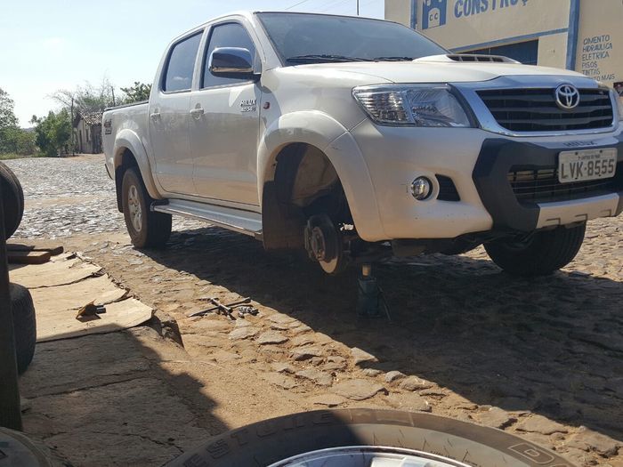 Ataque no carro do prefeito em Castelo do Piauí (Crédito: Reprodução)
