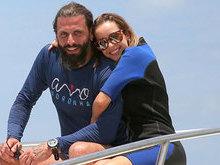 Ator Henri Castelli faz mergulho romântico com Maria Fernanda na BA