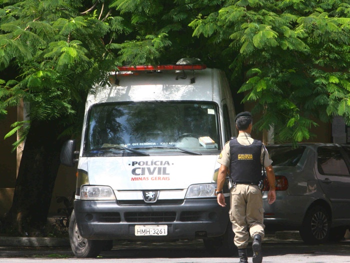 Três homens são assassinados a tiros dentro de apartamento em BH