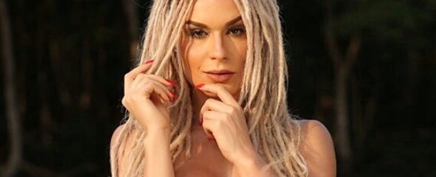 Fernanda Lacerda posa de topless em prol outubro rosa; amplie foto