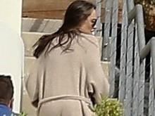 Angelina é vista de roupão com filhos pela 1ª vez pós-divórcio