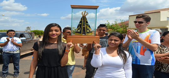 Comunidade católica acolhe a imagem de Nossa Senhora Aparecida.
