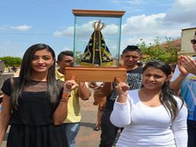 Comunidade católica acolhe a imagem de Nossa Senhora Aparecida.