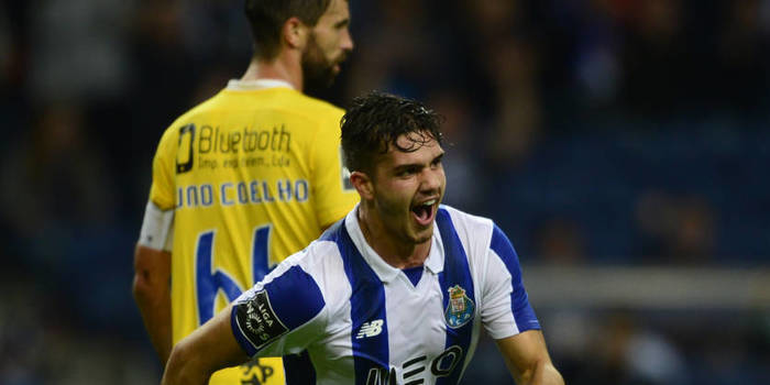 Porto vence Arouca e dificulta situação do líder Benfica