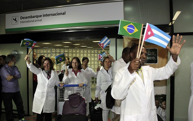 W. Dias homenageia médicos cubanos que atuaram no Piauí