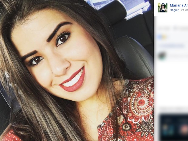 Corpo de estudante morta pelo namorado em festa é velado em SP