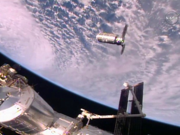 Nave de carga se aproxima da Estação Espacial Internacional (Crédito: Reprodução)