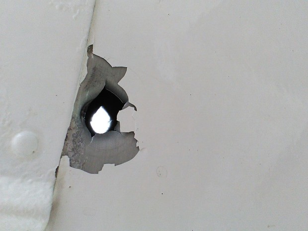 Bala perdida atinge avião durante voo em Santa Catarina (Crédito: Voe Floripa/Divulgação)