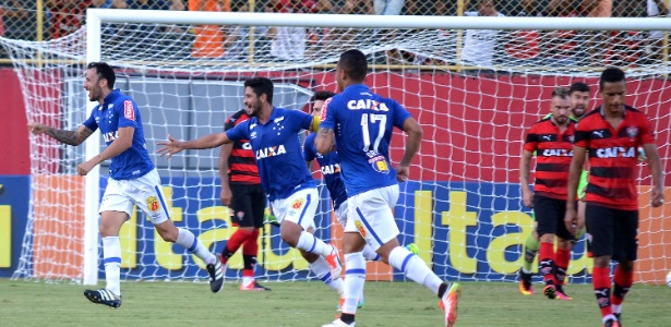 Ariel Cabral marca o gol do Cruzeiro contra o Vitória (Crédito: Estadão)