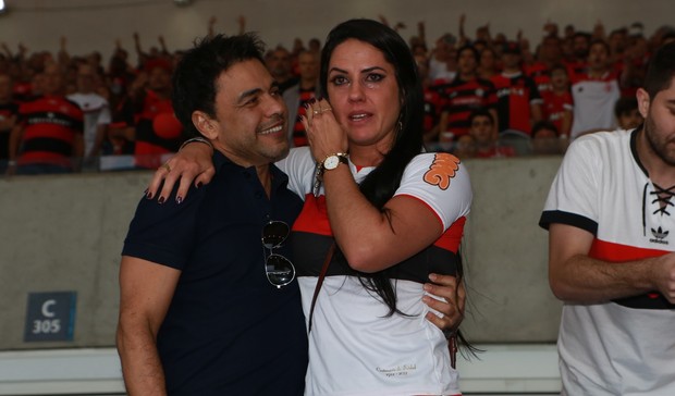 Zezé levou namorada para torcer para o Flamengo (Crédito: Agnews)
