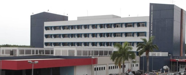 Bandidos agridem seguranças em invasão a hospital no Rio de Janeiro
