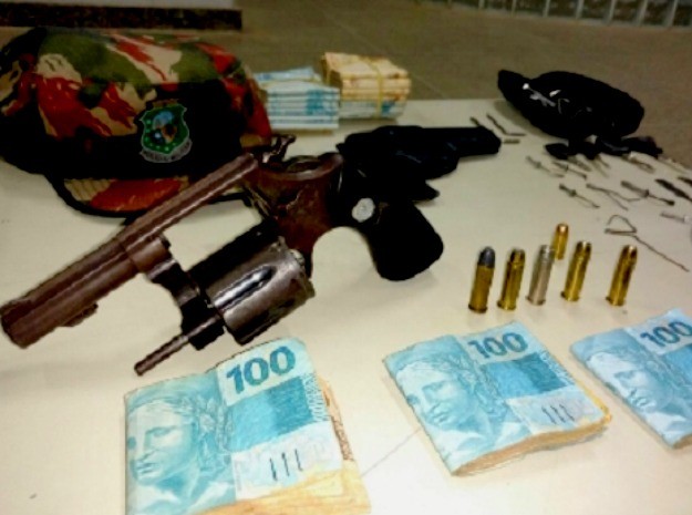 Dinheiro apreendido pela polícia (Crédito: Divulgação)